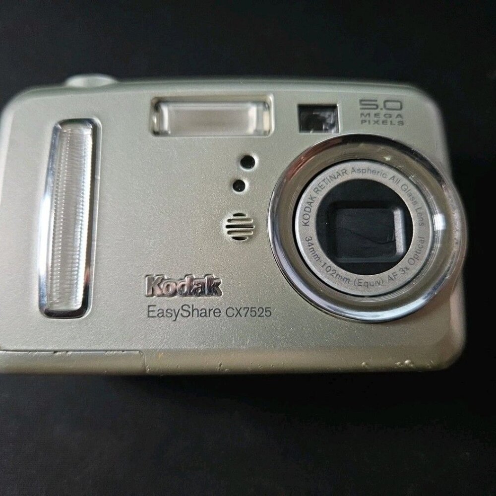 Kodak EasyShare CX7525 5MP Digital Camera For Parts, Not Working